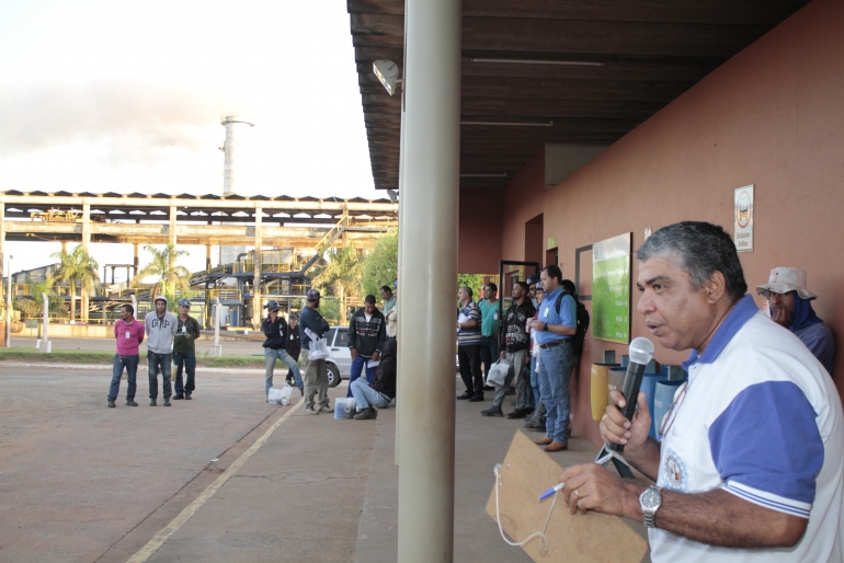 Sintiapp realiza assembleia com trabalhadores da Usina Atena