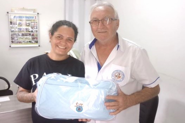 Sintiapp entrega Kit Bebê para trabalhadora no Frigorífico Better Beef